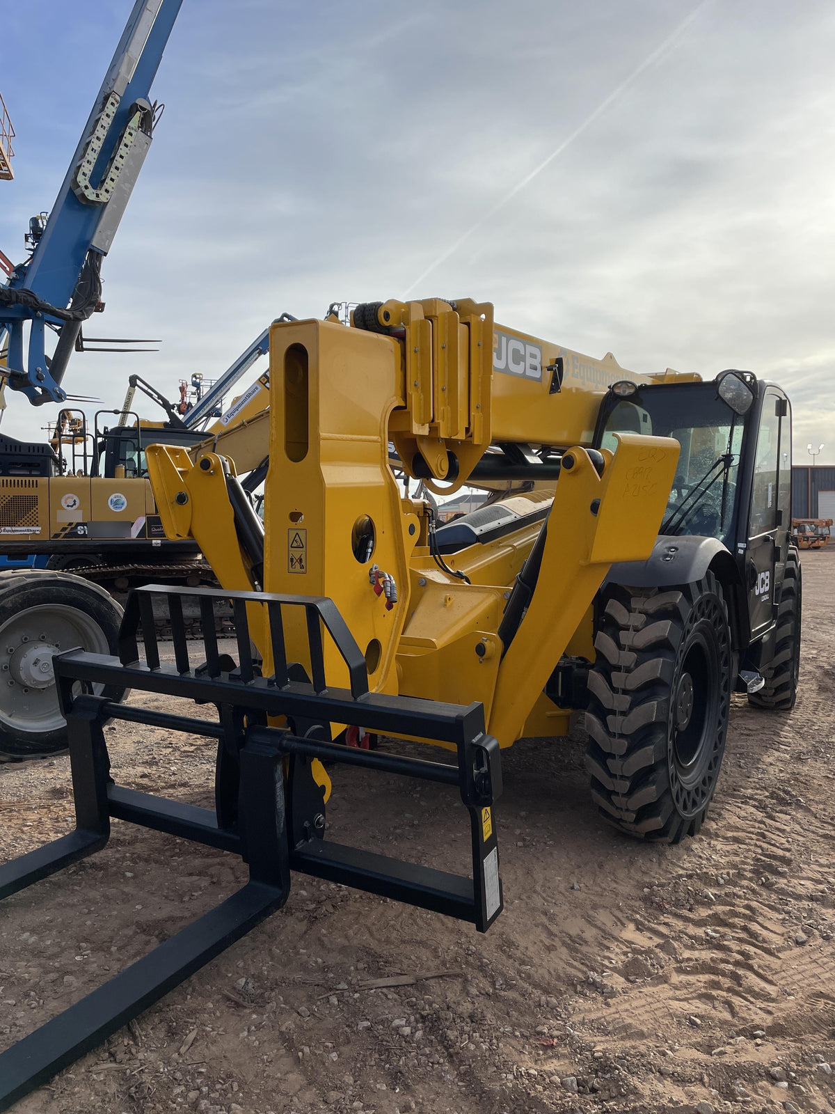 2025 JCB 512-56