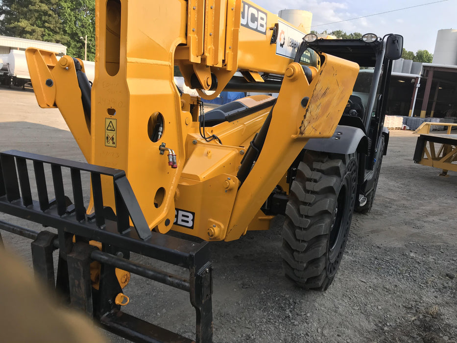 2019 JCB 512-56 Canopy, 109 HP, Solid Tires, STD Worklight, Beacon, Aux Hydraulics, Lifting Eye, Back up Alarm w/66" Carriage/60" Forks