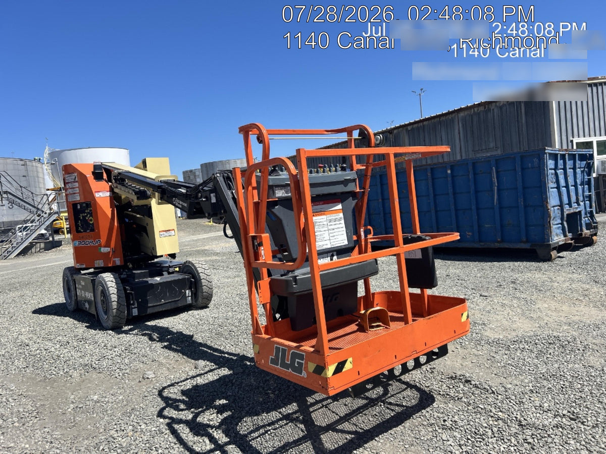 2025 JLG E300AJP