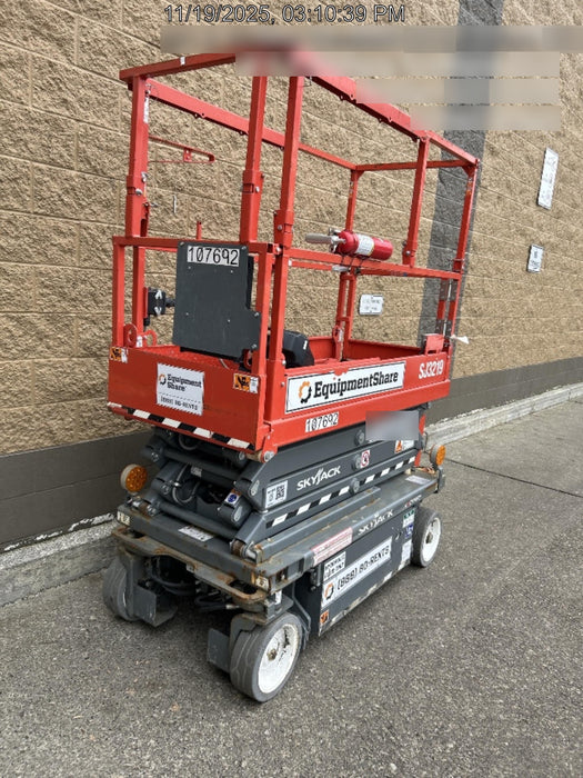 2020 Skyjack SJIII-3219 Solid NM Tires, Half height spring hinged entry gate, Dual Beacons, 800W Inverter