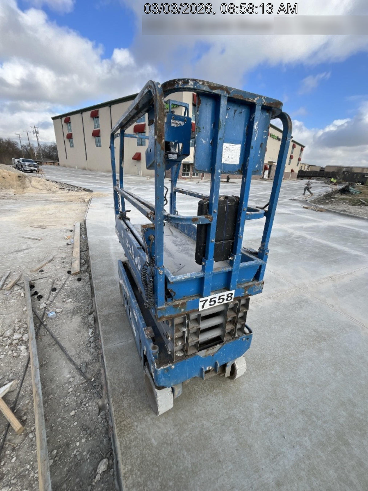 2017 Genie GS-1930 Genie GS-1930 Lift w/Fixed Rail and Chain Entry