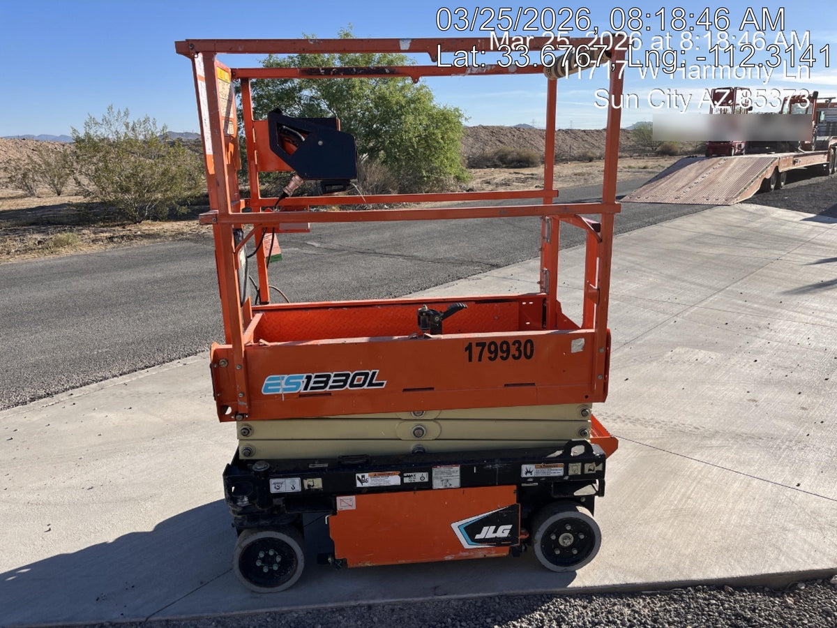 2021 JLG ES1330L