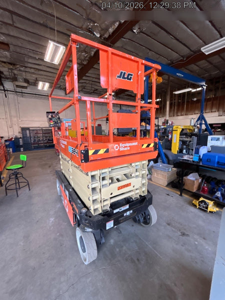 2022 JLG ES3246
