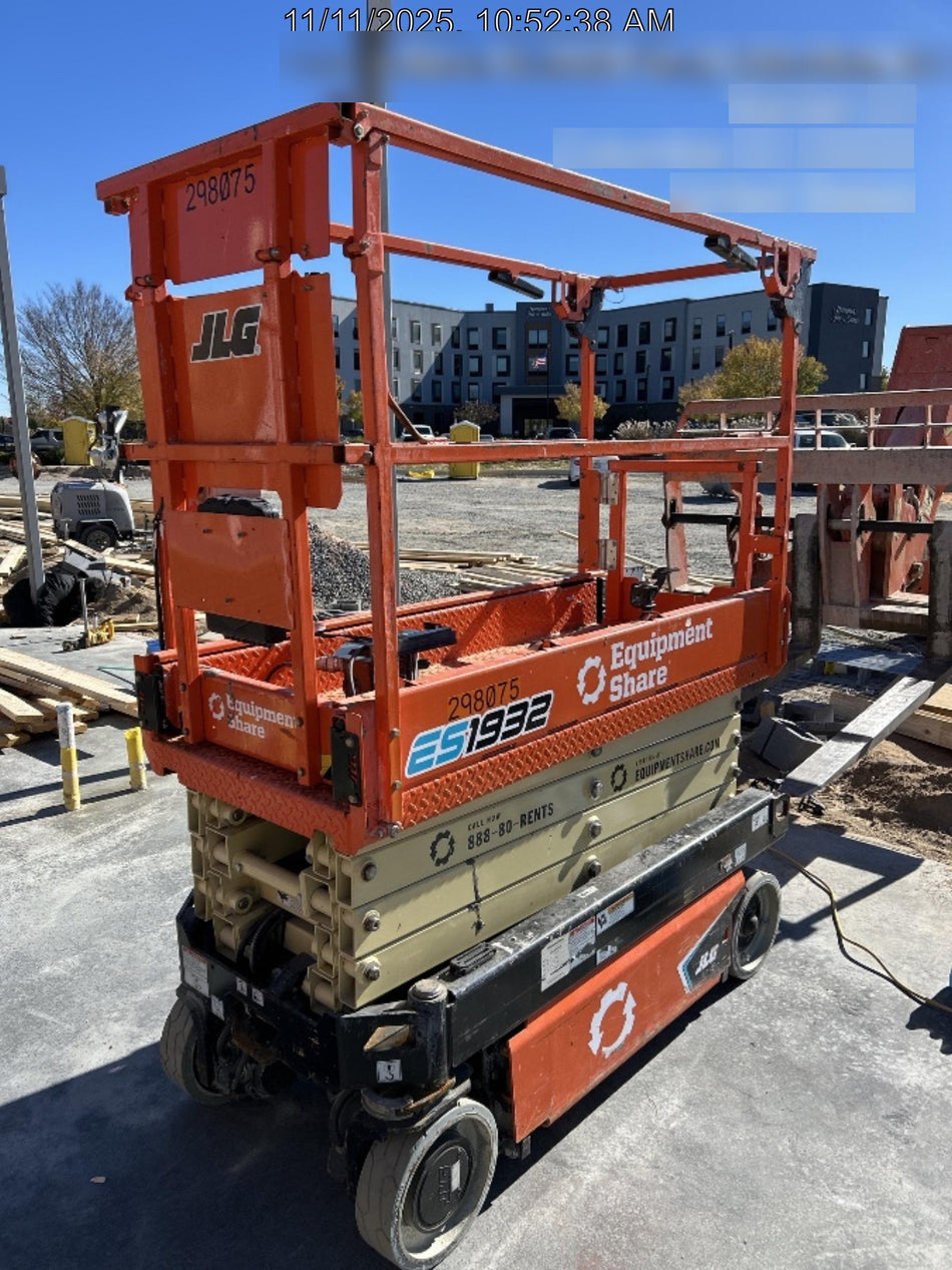 2023 JLG ES1932