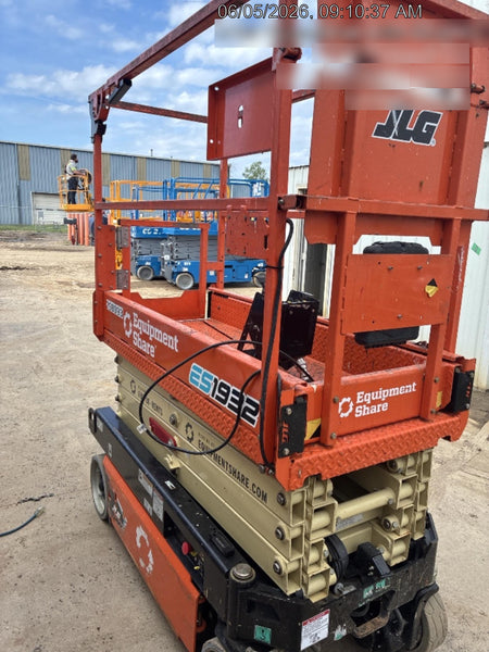 2023 JLG ES1932