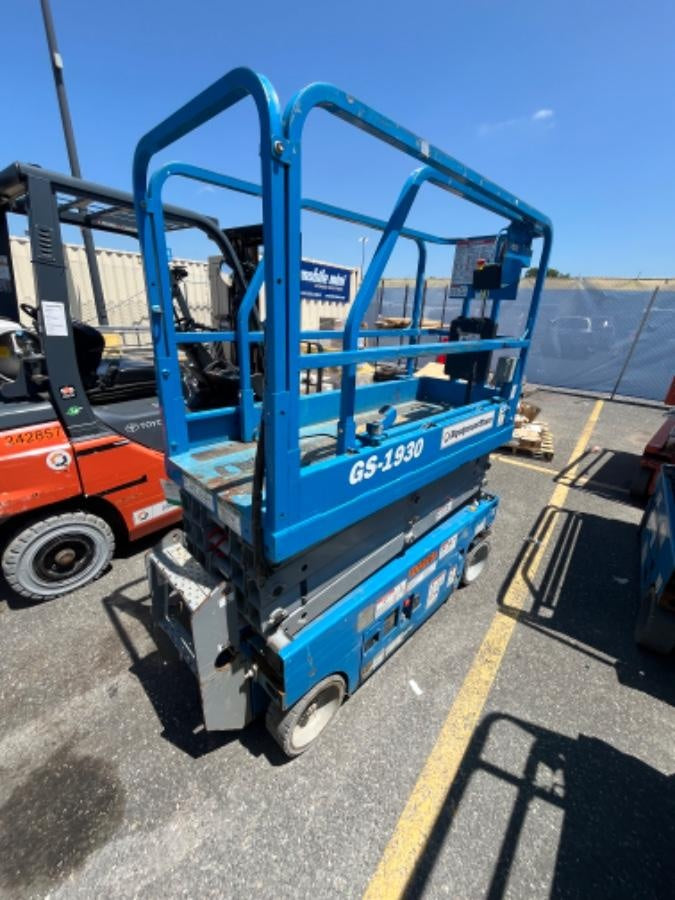 2020 Genie GS-1930 Fixed rails with chain entry gate - Pre A92.20