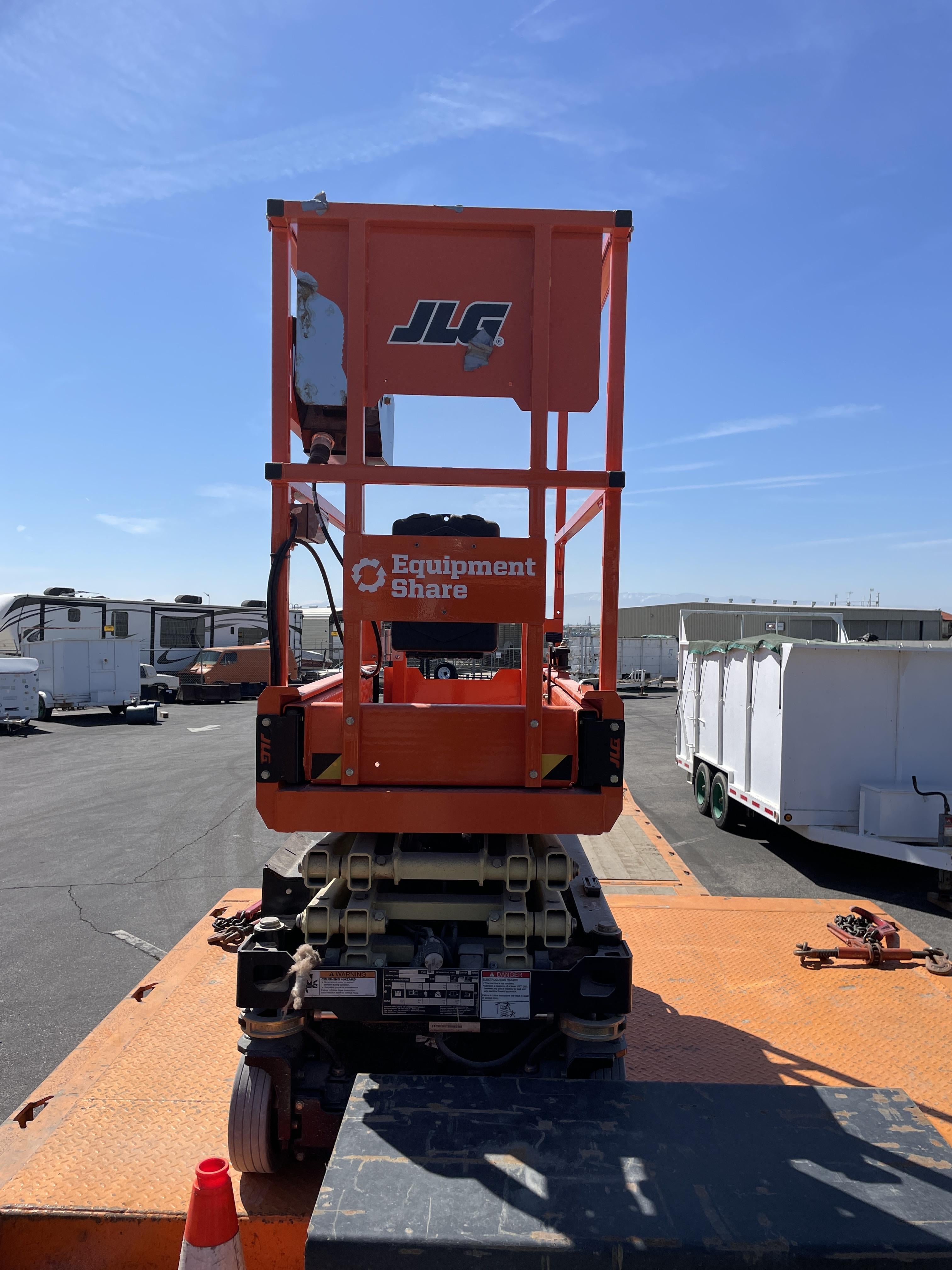 2022 JLG ES1330L