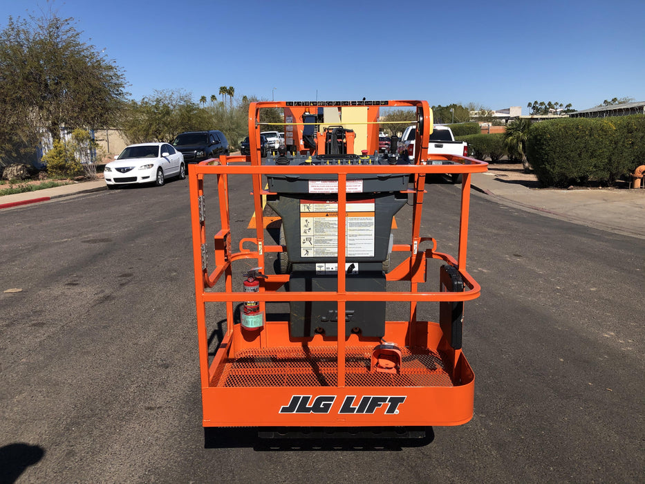 2019 JLG E300AJP