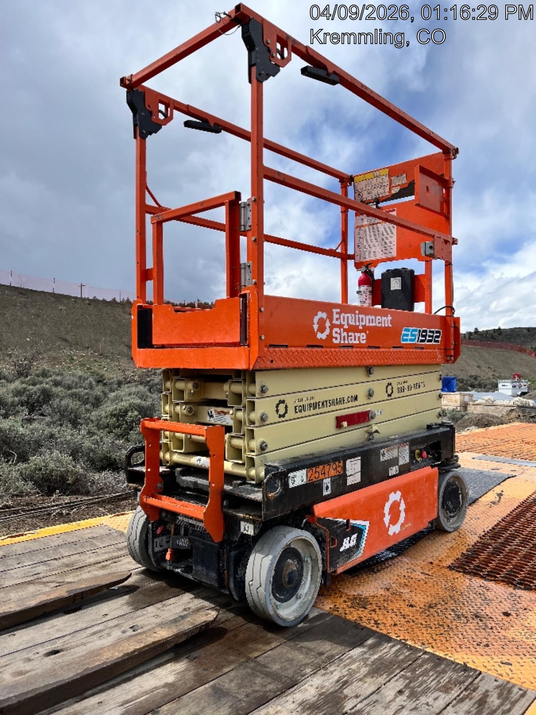 2022 JLG ES1932