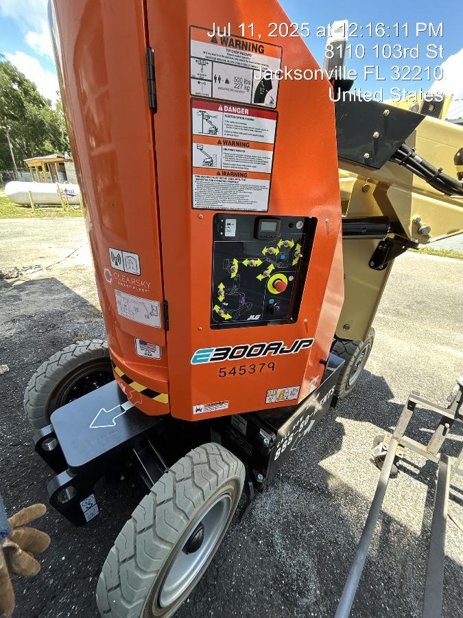2025 JLG E300AJP
