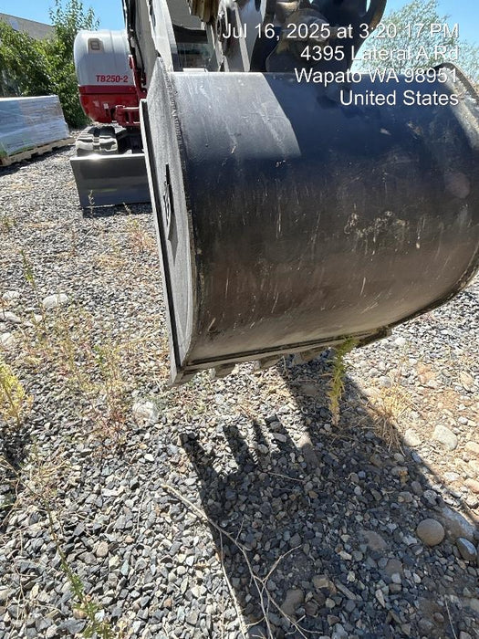 2025 TAKEUCHI 24" Bucket Takeuchi