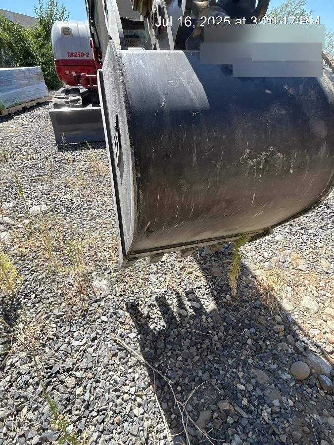 2025 TAKEUCHI 24" Bucket Takeuchi