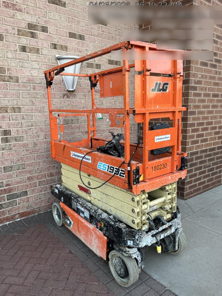 2021 JLG ES1932