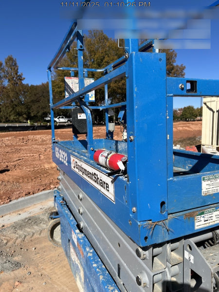 2019 Genie GS-2632 Folding rails with half height swing gate