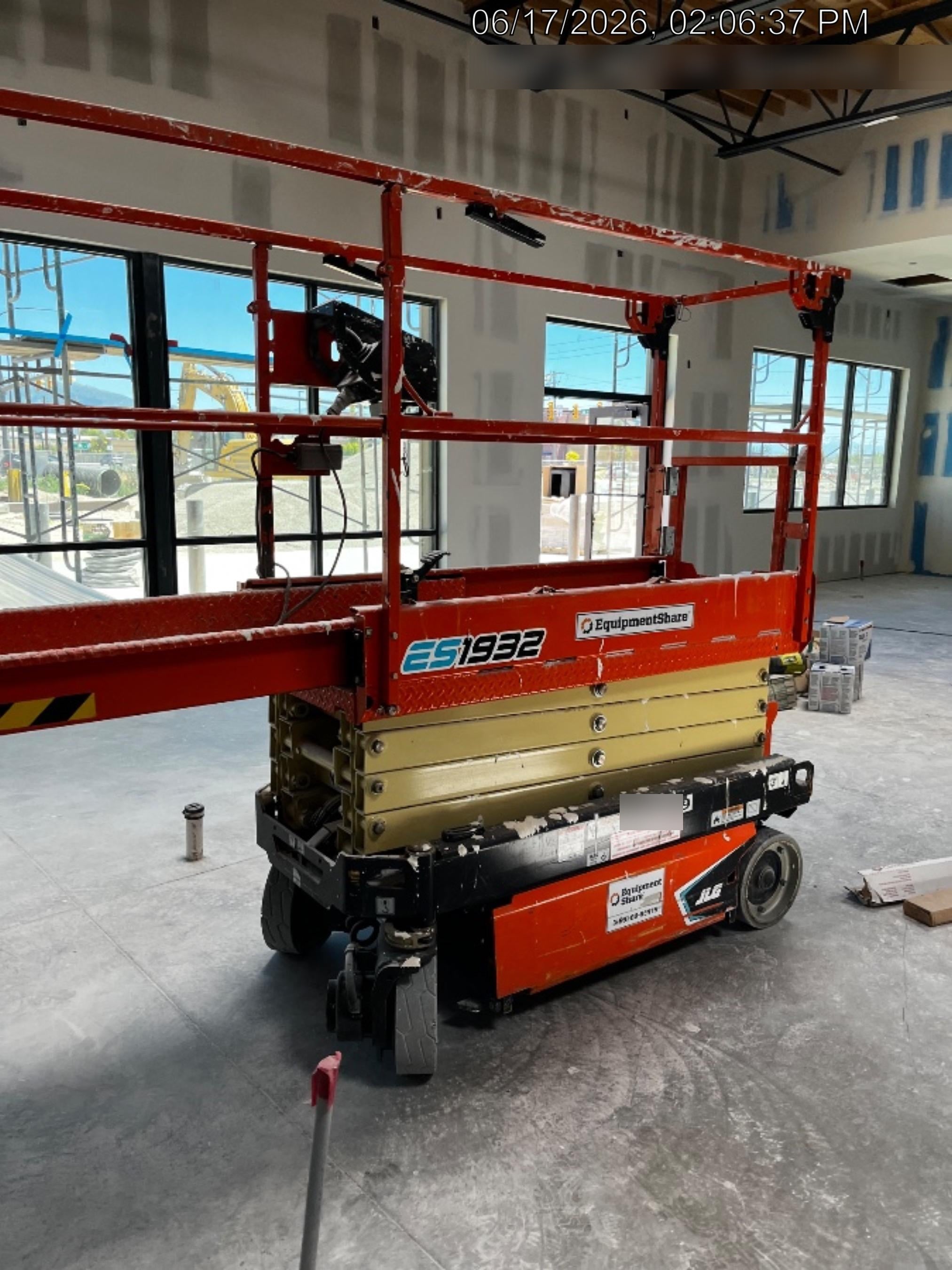 2022 JLG ES1932