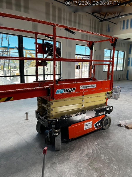 2022 JLG ES1932