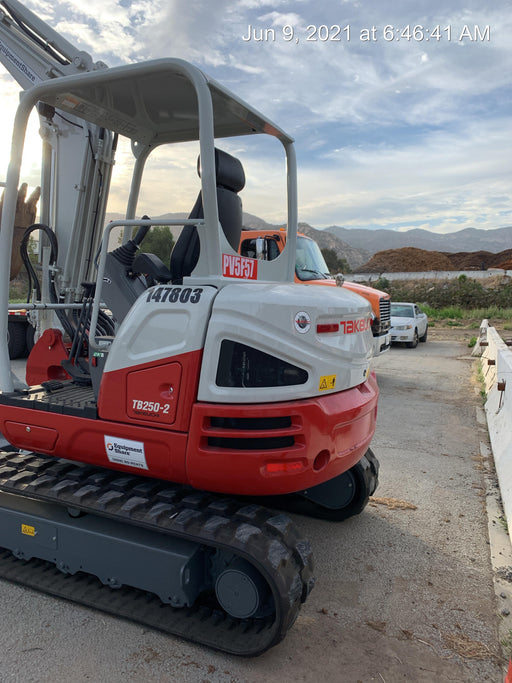 2021 TAKEUCHI TB250-2