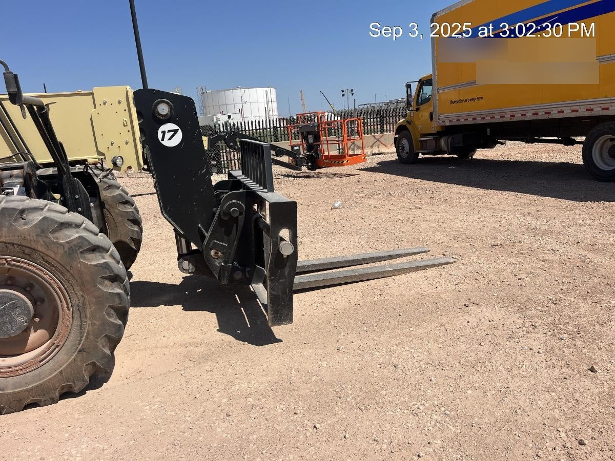 2022 JLG 1732
