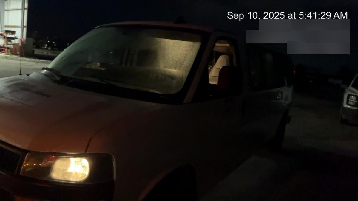 2023 CHEVROLET Express Van - Rental