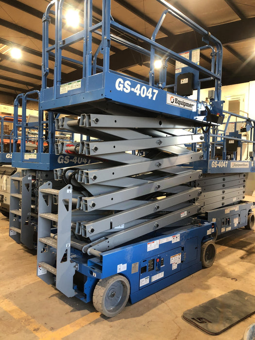 2019 Genie GS-4047 Folding rails with half height swing gate