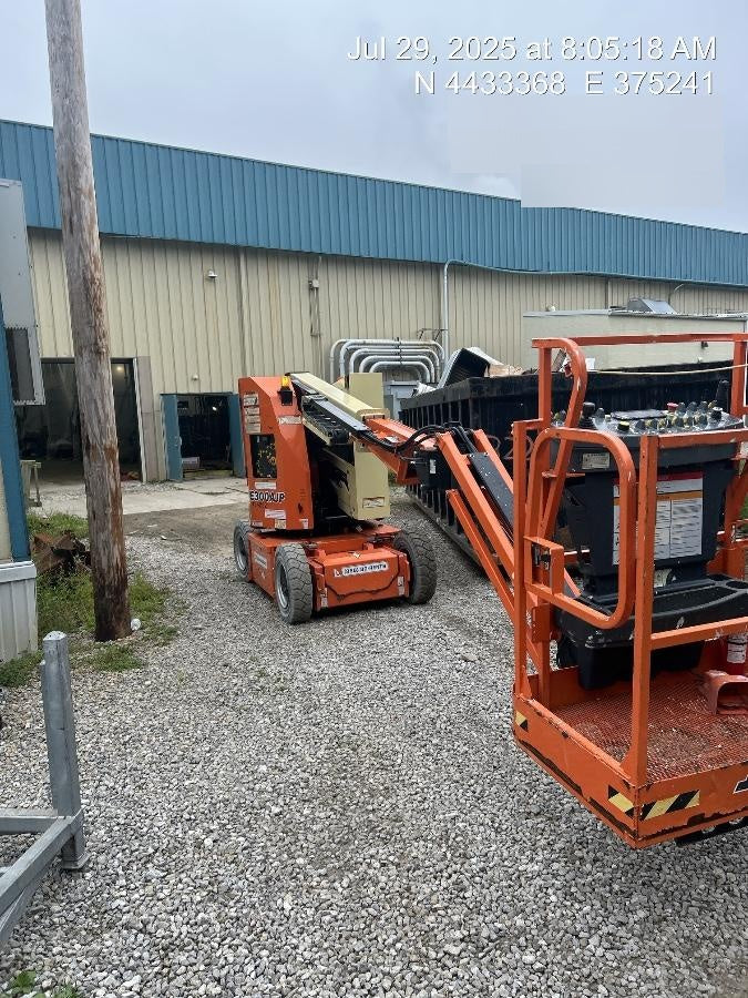 2021 JLG E300AJP