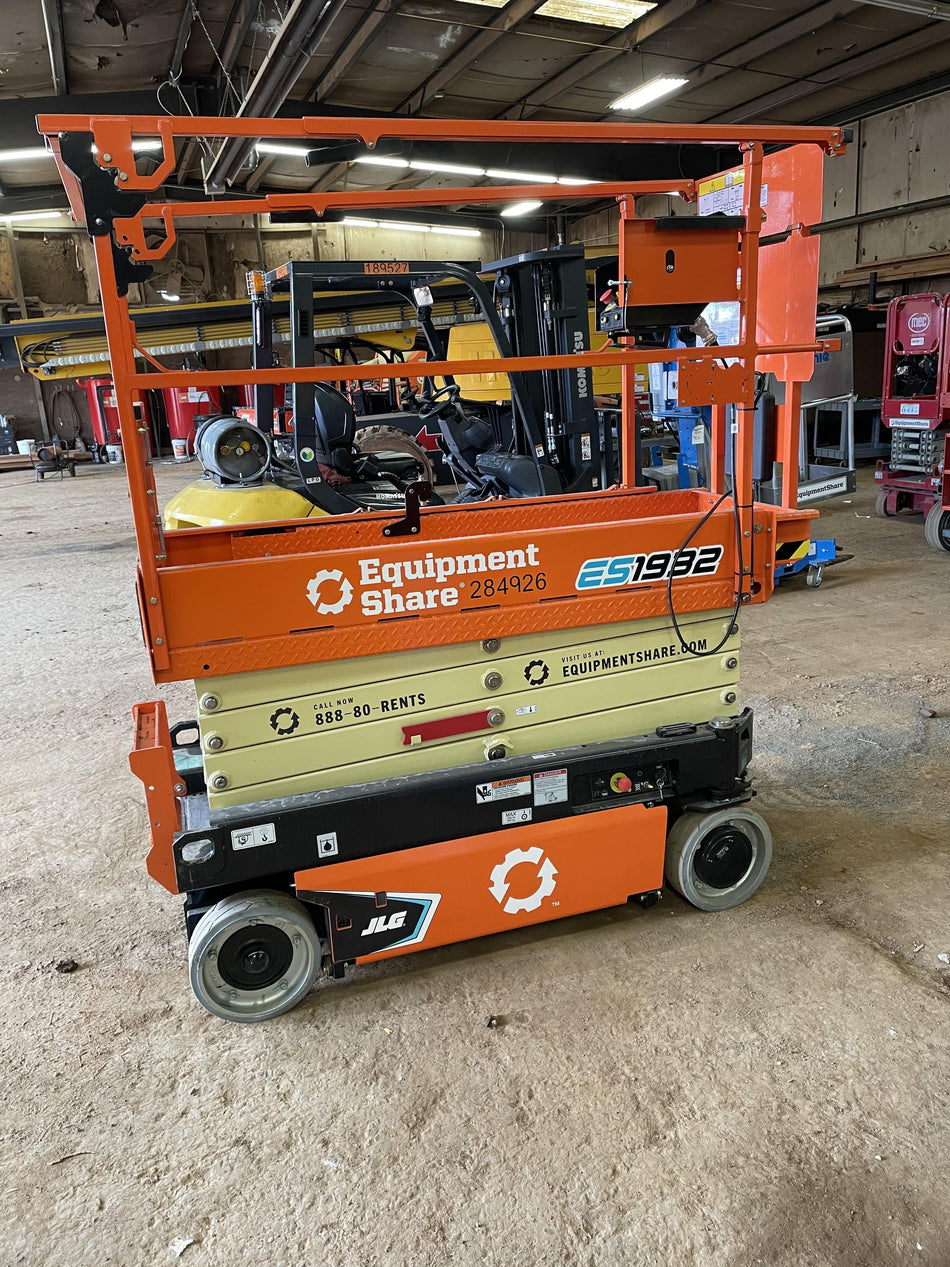 2022 JLG ES1932