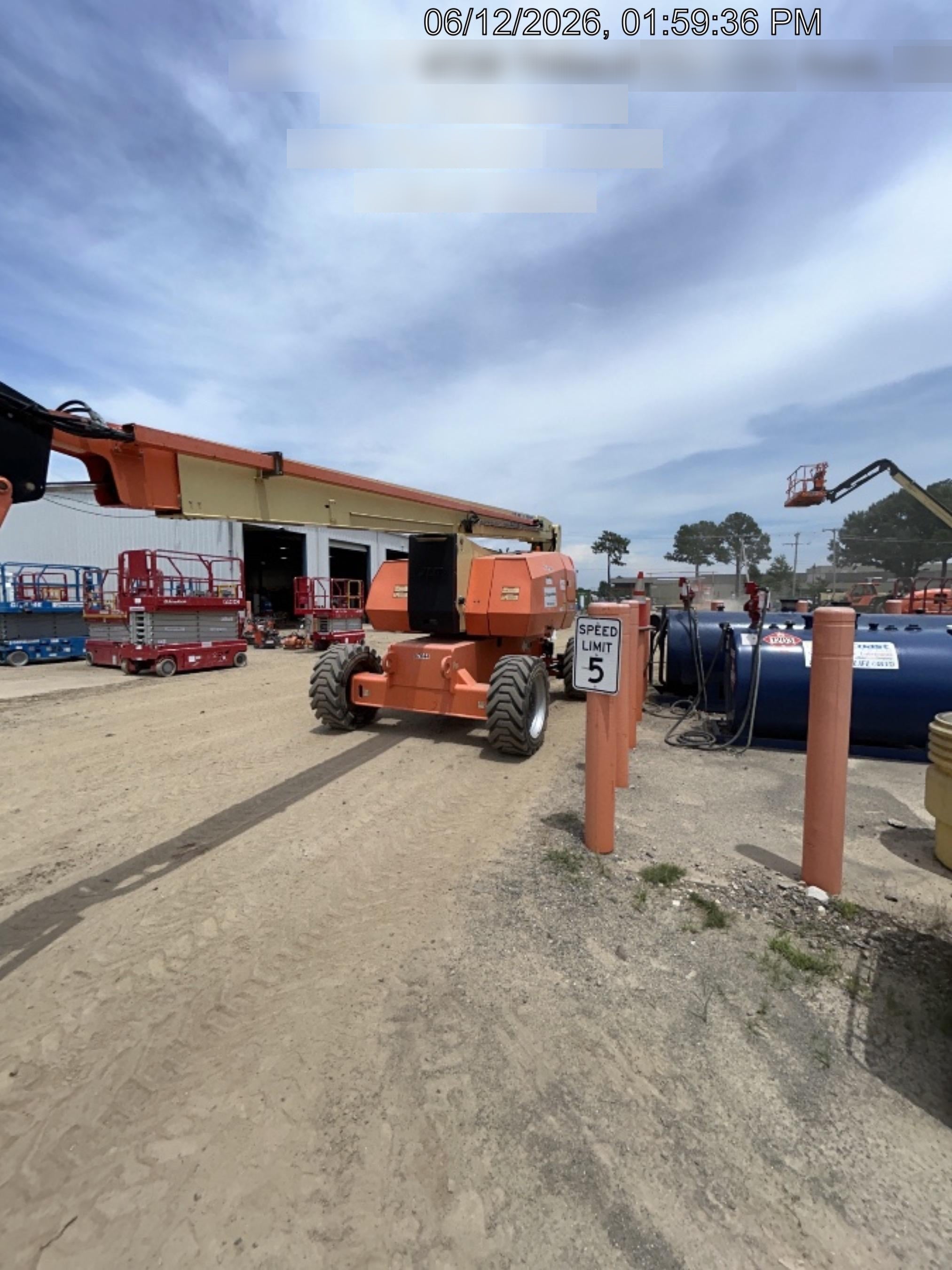 2020 JLG 800AJ
