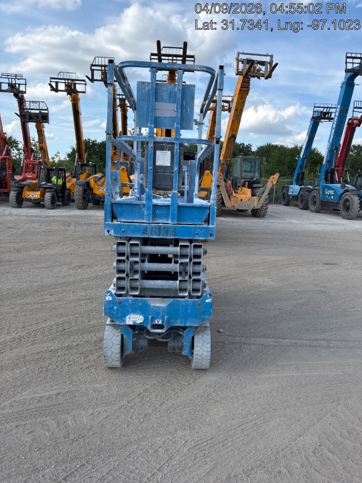 2019 Genie GS-2632 Folding rails with half height swing gate