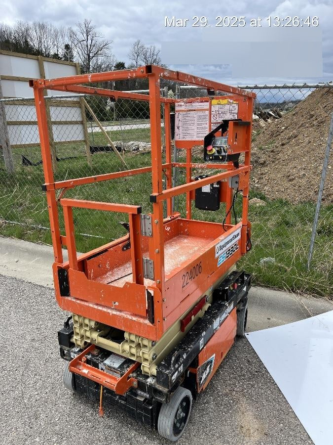 2022 JLG ES1330L