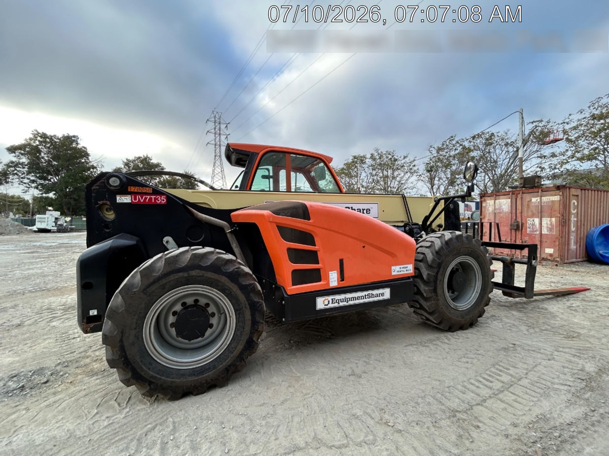 2021 JLG 1732