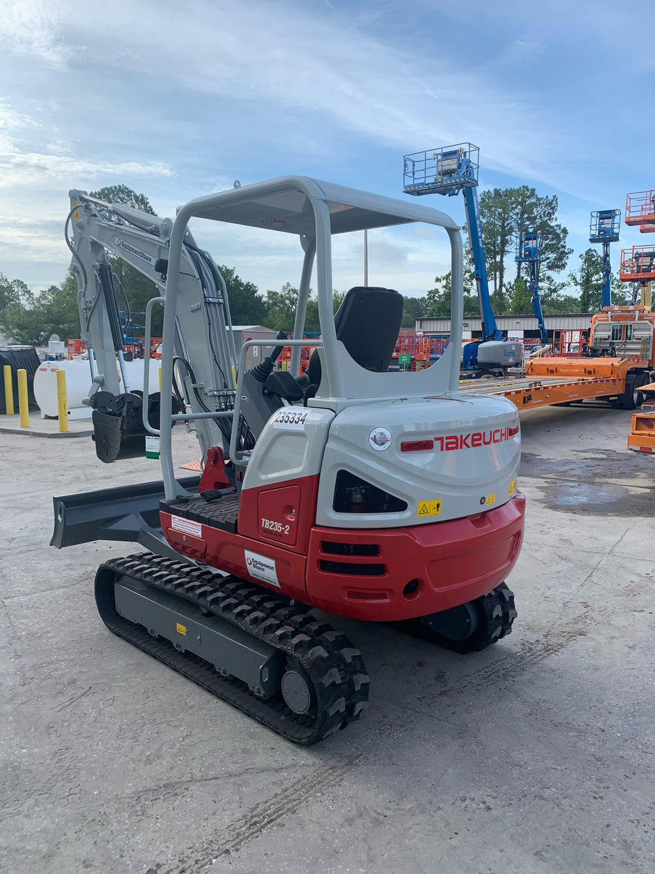 2022 TAKEUCHI TB235-2R