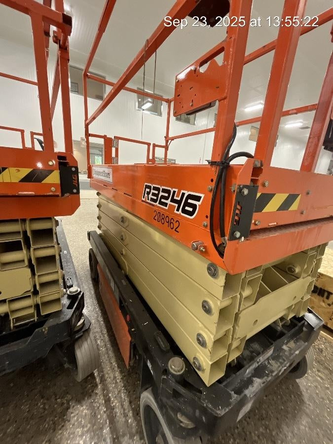 2022 JLG R3246