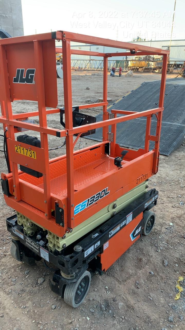 2022 JLG ES1330L