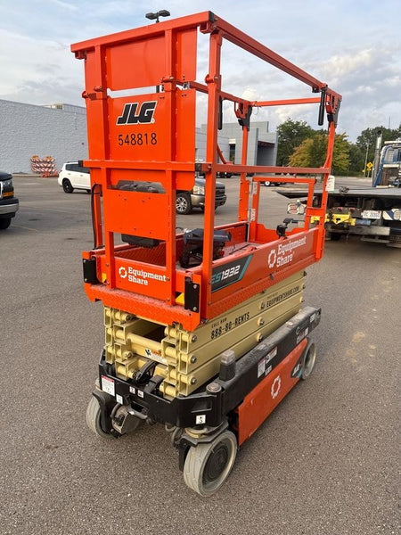 2025 JLG ES1932