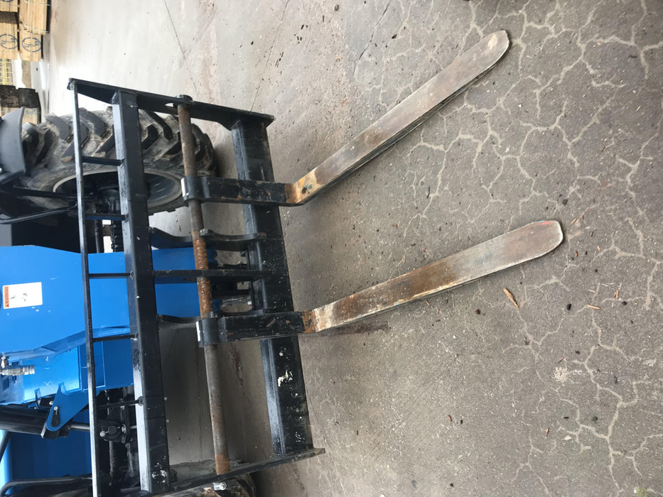 2019 Genie GTH-844 Canopy, Solid RT Tires, LED Work Lights, Beacon 60" QA Carriage, 48" Forks