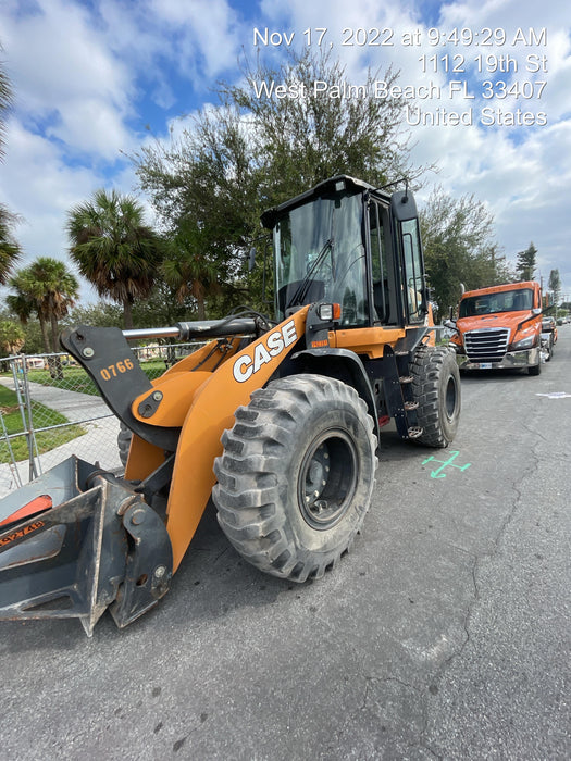 2018 Case 621G CLOSED CAB, JRB 416 STYLE HYD COUPLER