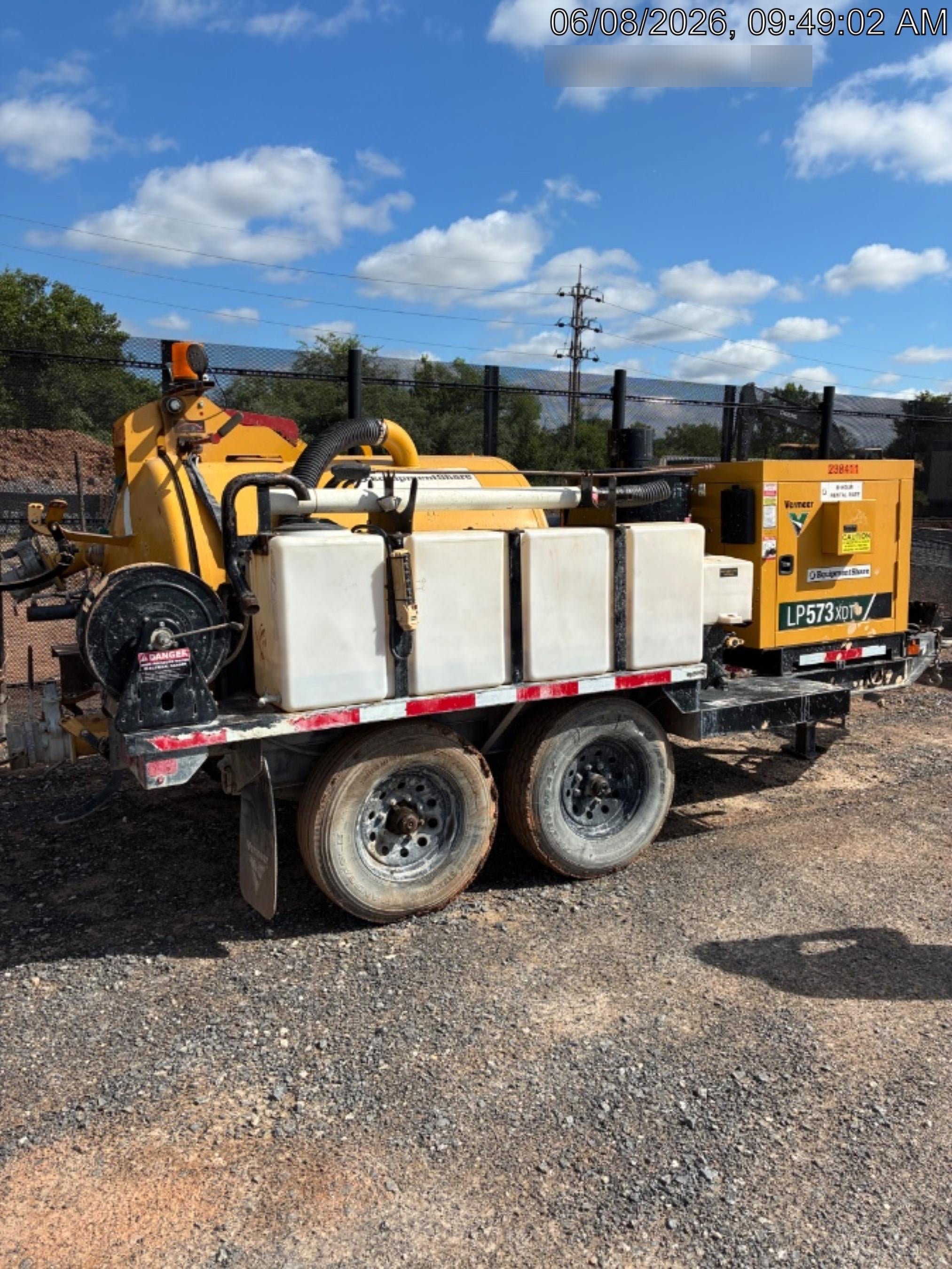 2022 Vac-Tron LP573XDT T4 Koehler Diesel Engine, 500 Gallon Debris Tank, x2 100 Gallon Water Tanks