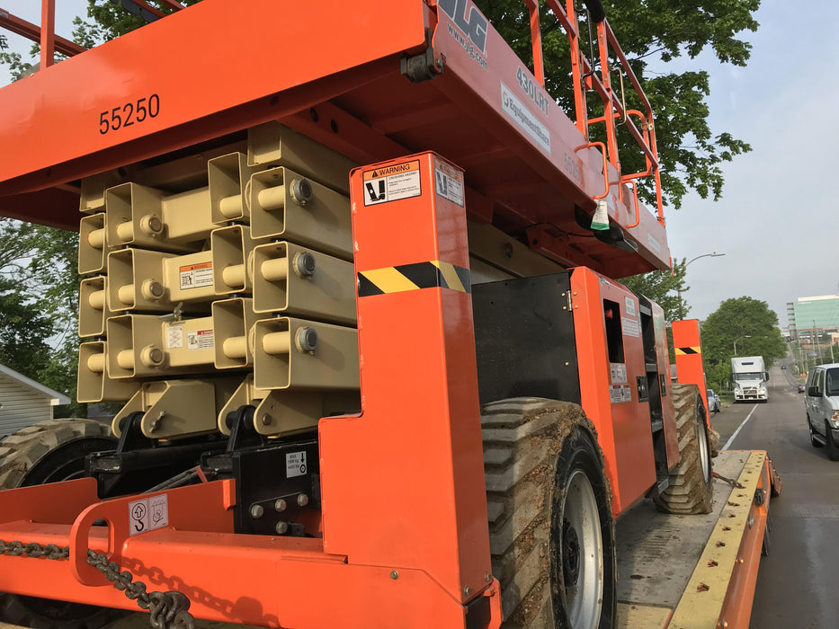 2020 JLG 430LRT
