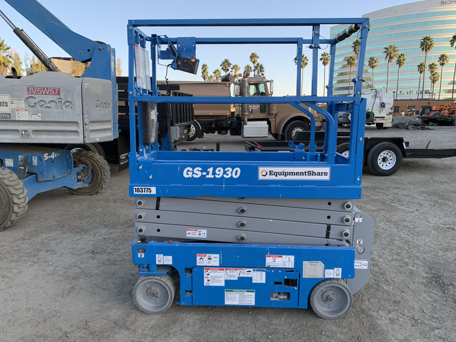 2020 Genie GS-1930 Solid Non Marking Tires, Beacon, Folding rails with half height swing gate, 800W Inverter