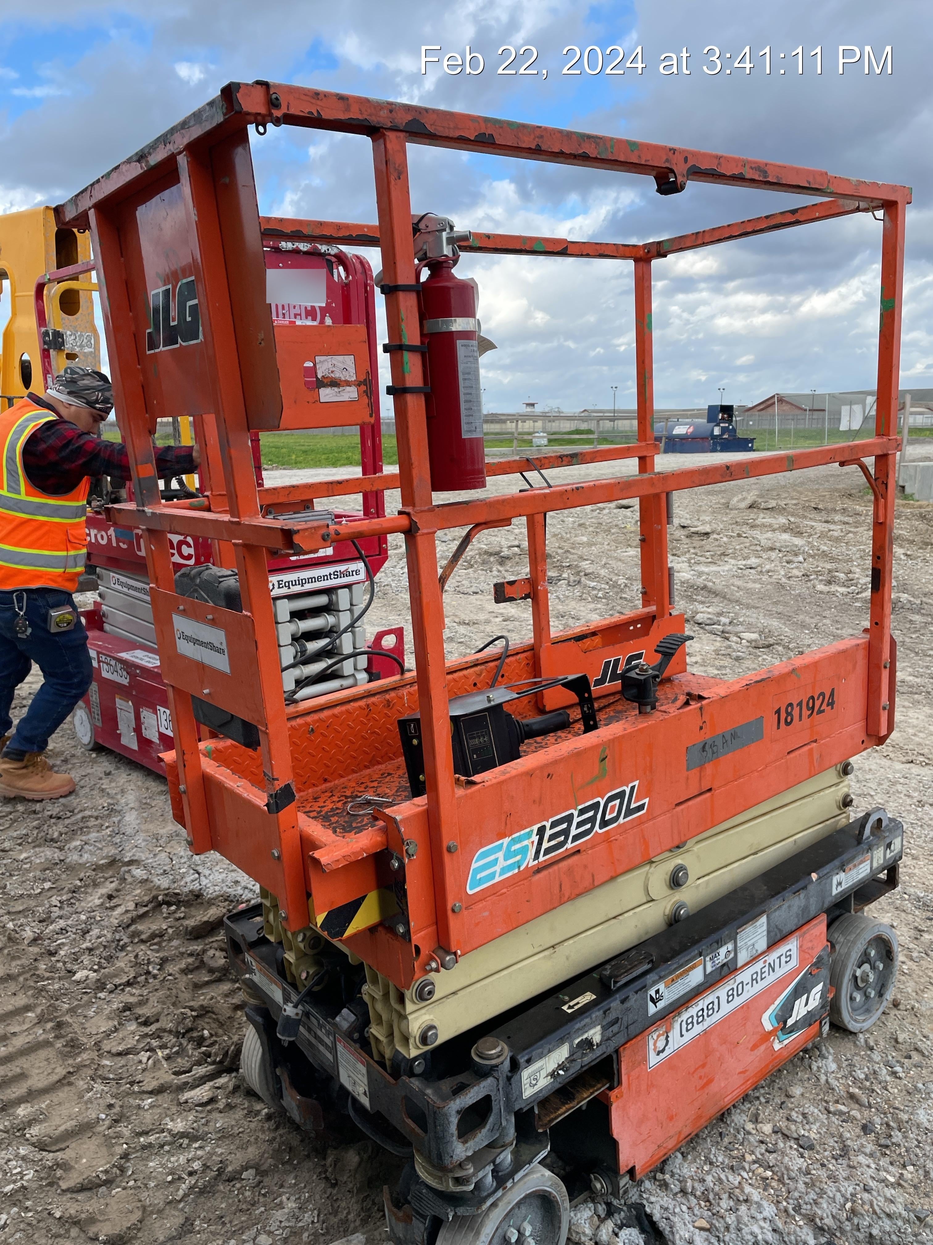 2021 JLG ES1330L