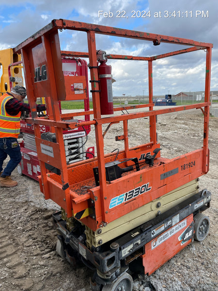 2021 JLG ES1330L