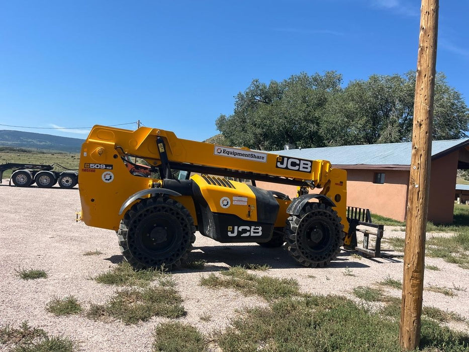 2020 JCB 509-42 Canopy, Solid Tires, Work Lights, Beacon, Aux Hydraulics, Back up Alarm, Lifting Eye, ES Decals
