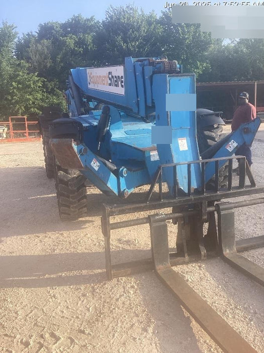 2018 Genie GTH-1056 Genie GTH-1056 w/Enclosed Cab w/HVAC, Work Lights, Solid Tires, Beacon, 60" Carriage and Forks