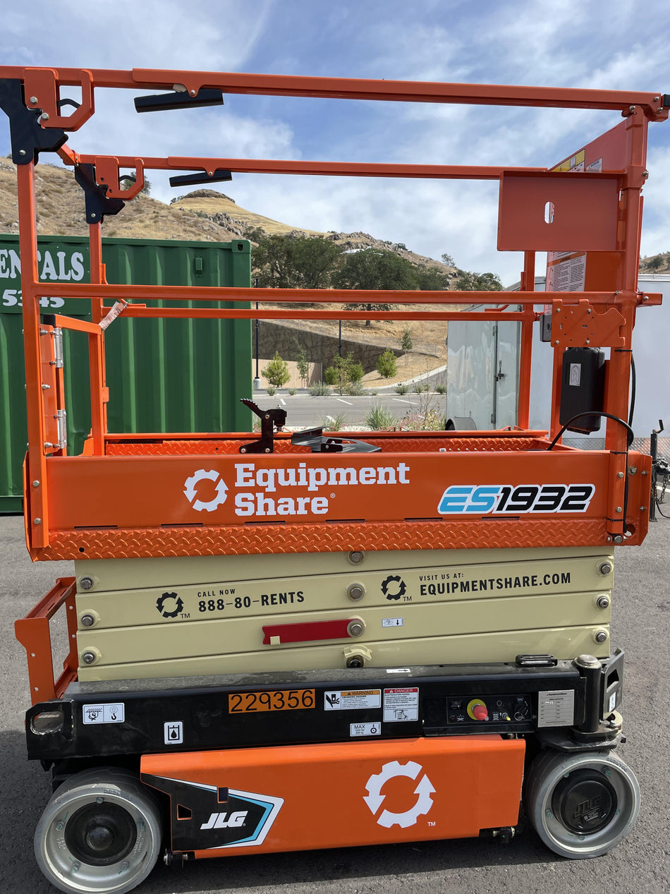 2022 JLG ES1932
