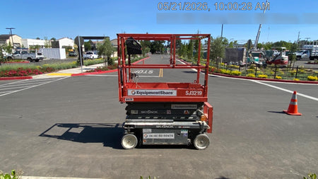 2020 Skyjack SJIII-3219 Solid NM Tires, Half height spring hinged entry gate, Dual Beacons, 800W Inverter