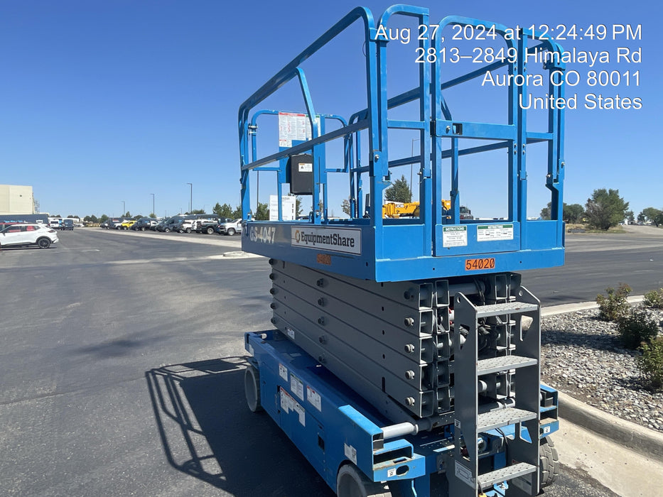 2019 Genie GS-4047 Folding rails with half height swing gate, 800W Inverter