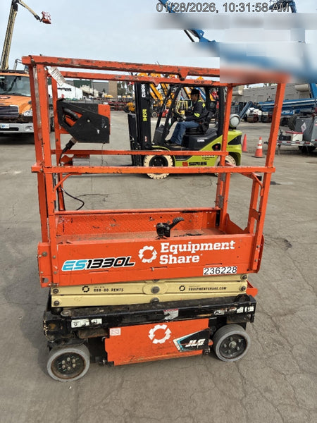 2022 JLG ES1330L