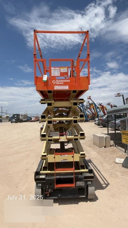 2022 JLG ES3246