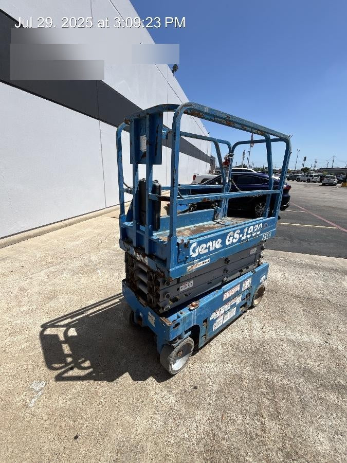 2017 Genie GS-1930 Genie GS-1930 Lift w/Fixed Rail and Chain Entry