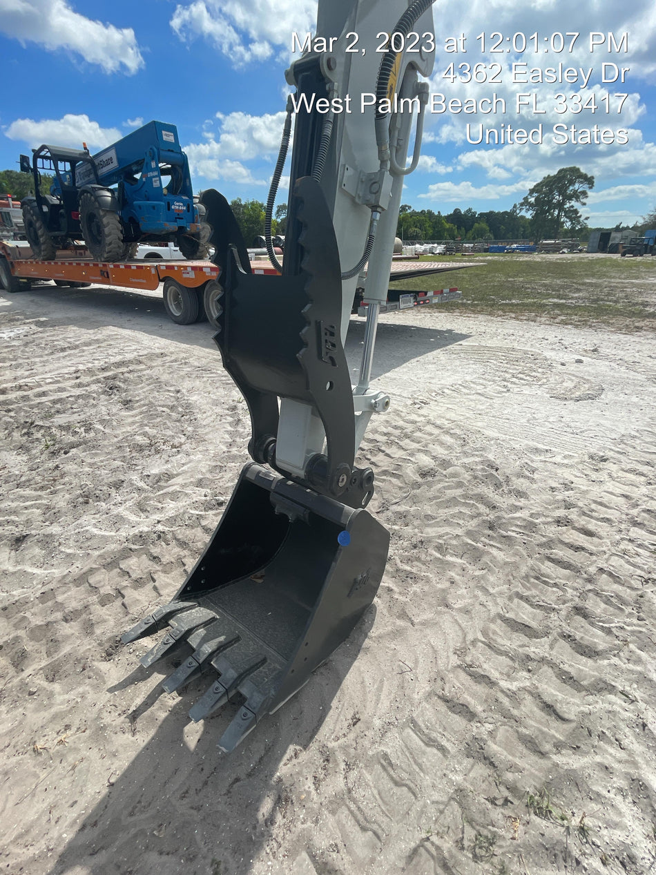 2023 TAKEUCHI TB250-2R